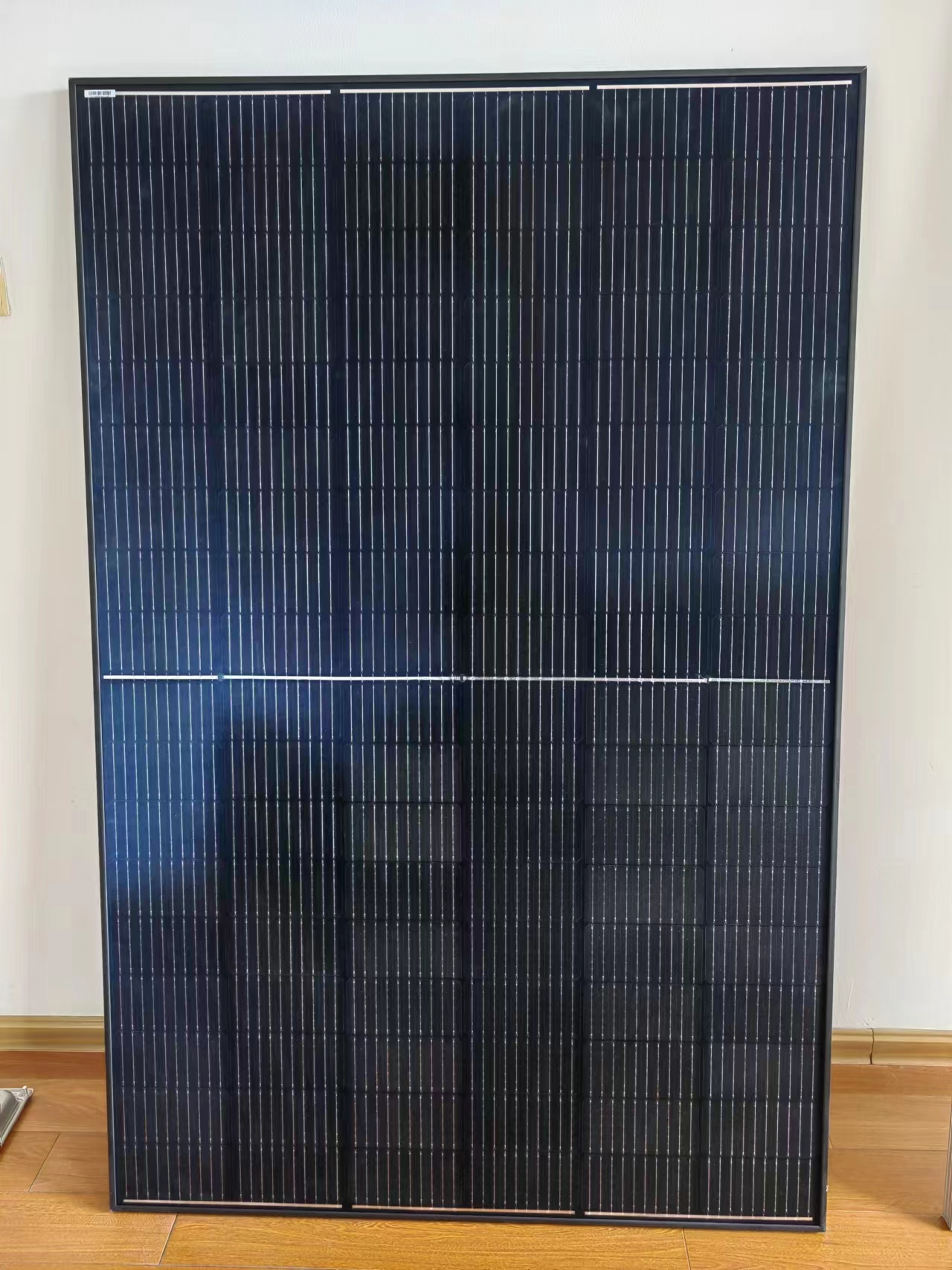 N Tipo 425W Europa Panel solar Astilla / Versión negra Paneles solares fotovoltaicos financiados por el gobierno Módulo solar monocristalino 