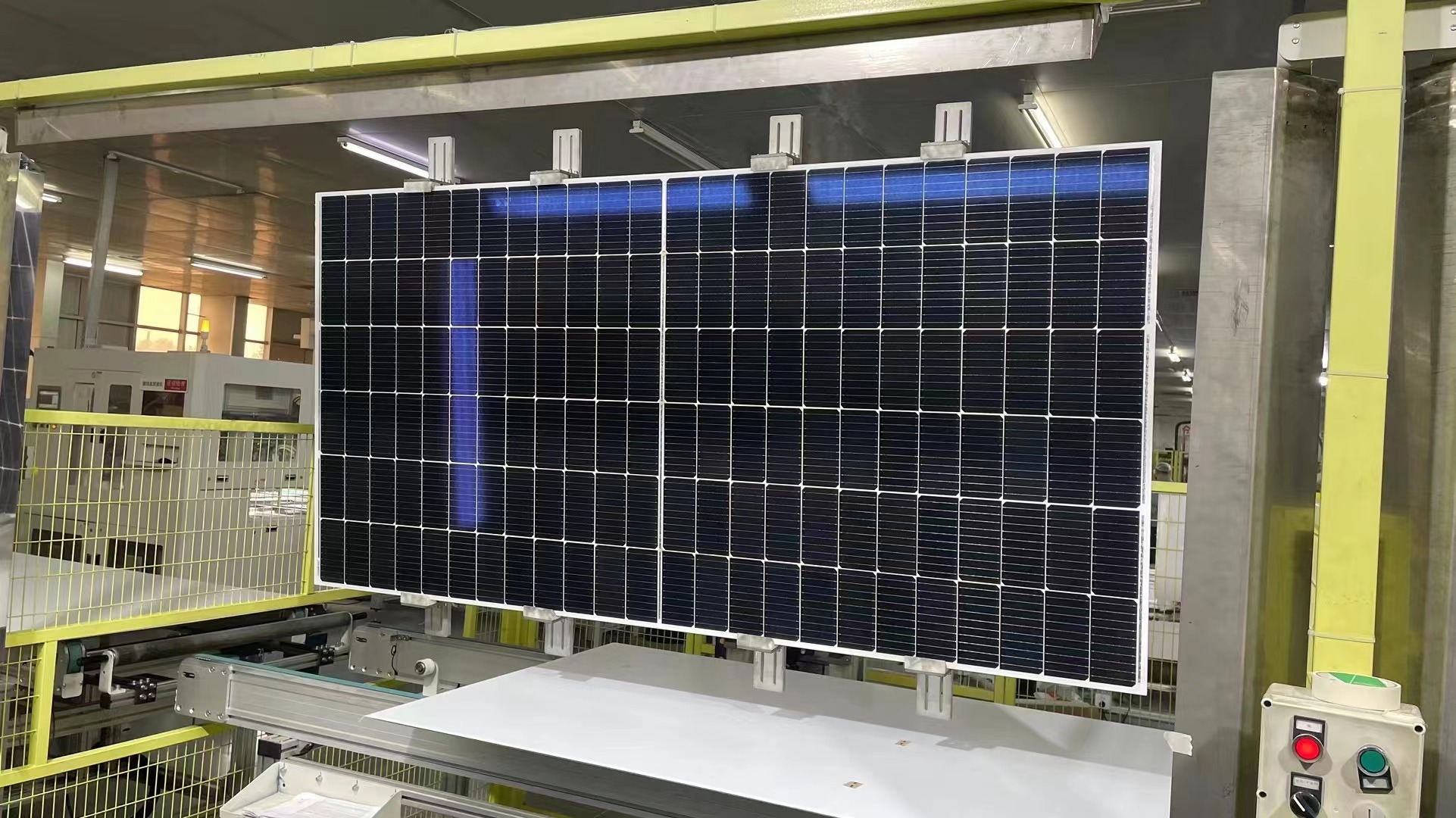 Nueva llegada 550W Panel solar bifacial con alta eficiencia