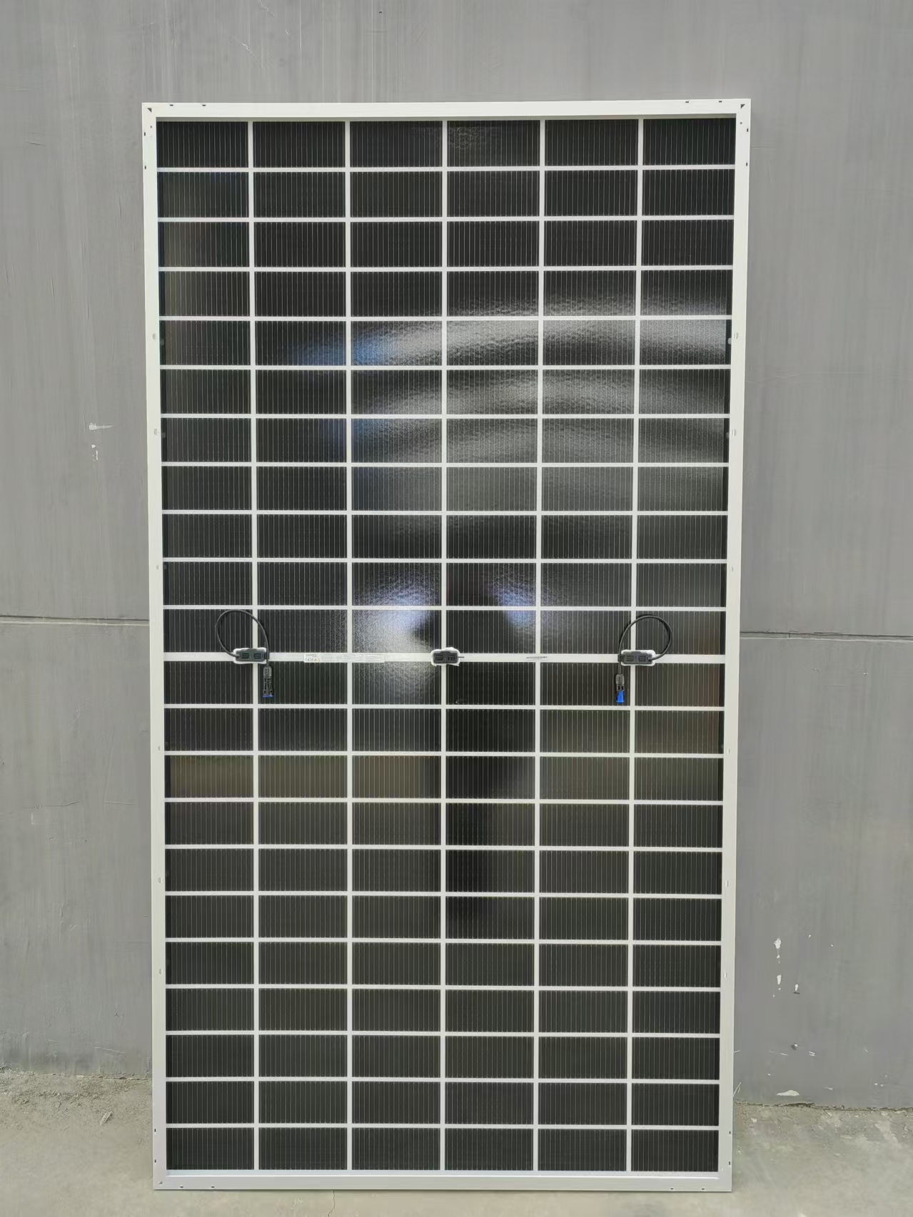 Panel solar de alta potencia de 750W Panel solar de vidrio doble bifacial para techo límite 700W 720W 