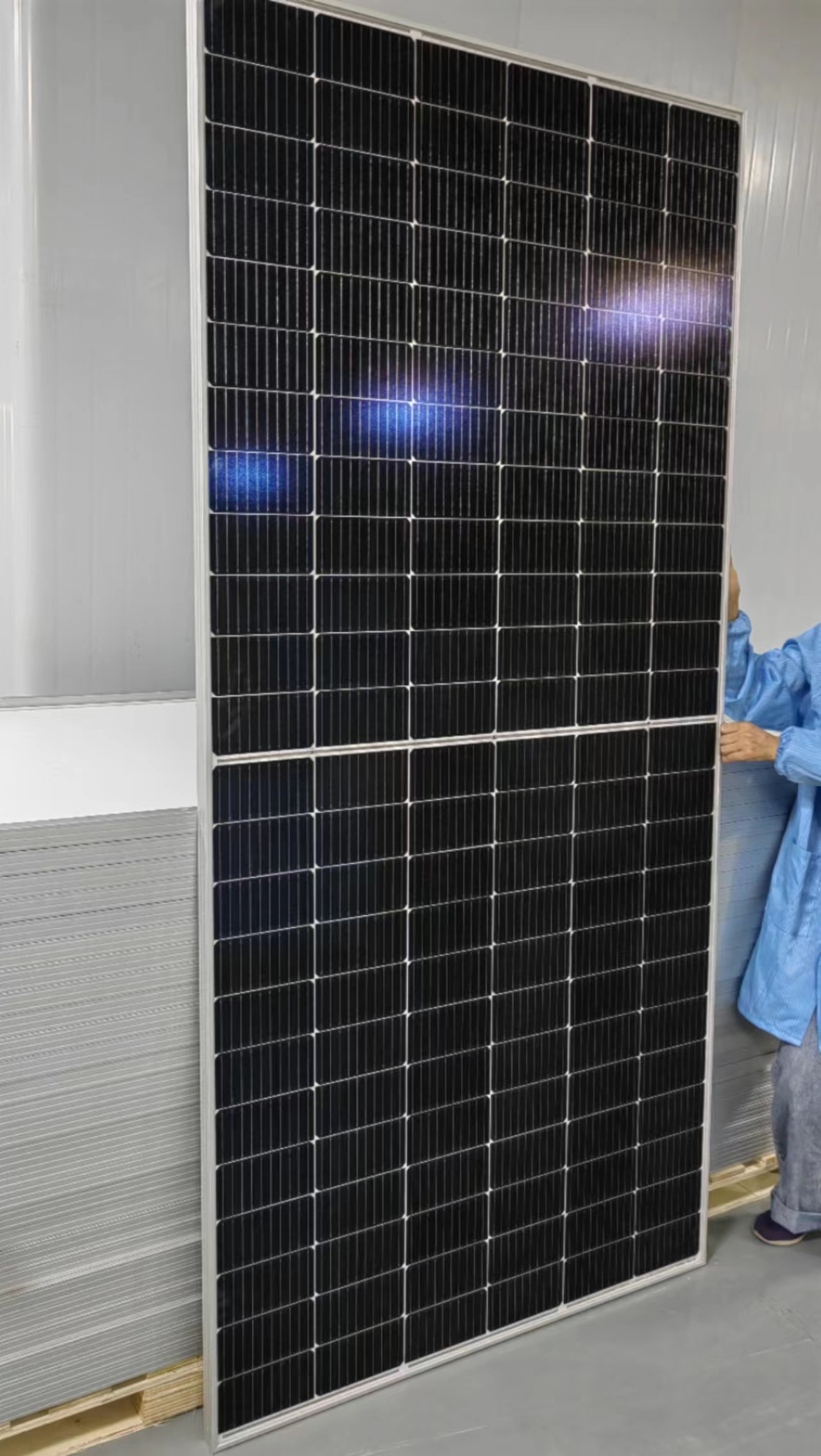 Panel solar en stock, producción diaria, 400 unidades, panel solar mono de 550 W, artículo más vendido, módulo fotovoltaico de 550 W con alta eficiencia 