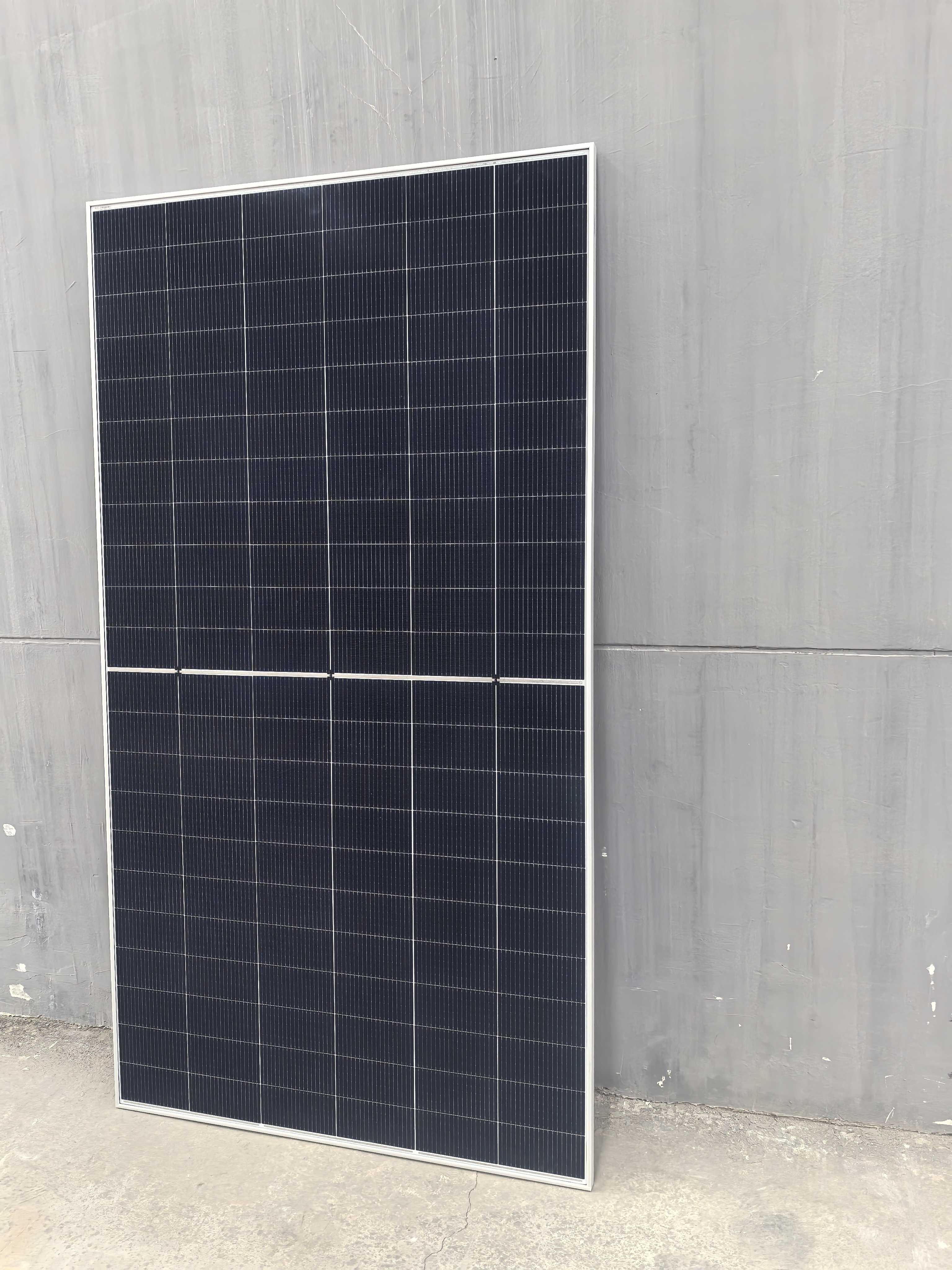 Panel solar de alta potencia de 750W Panel solar de vidrio doble bifacial para techo límite 700W 720W 